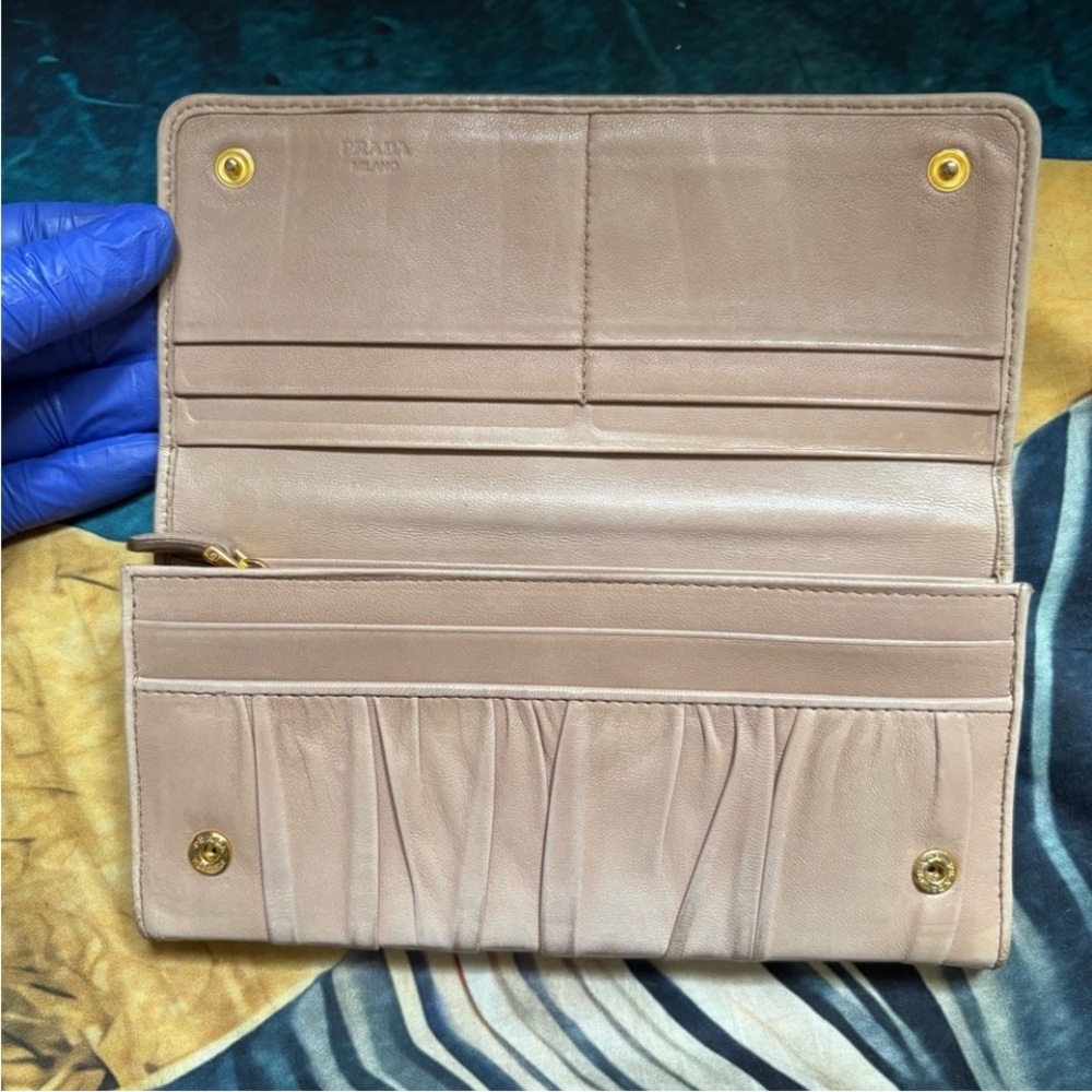Prada Beige Lambskin Women's Clutch Wallet - Picture 2 of 9